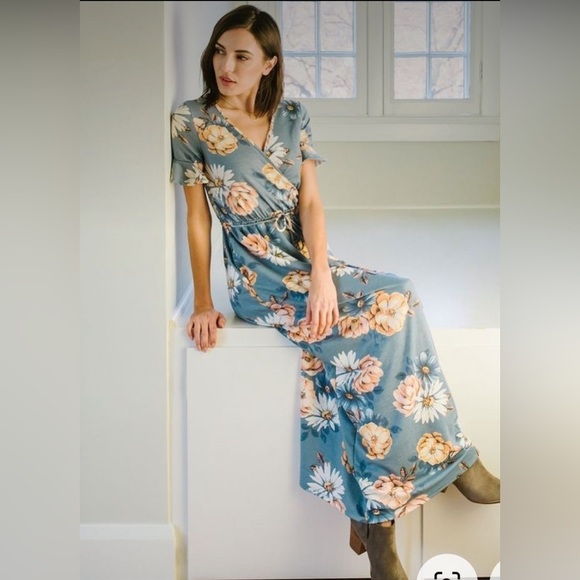 DownEast Dresses & Skirts - NWT - DownEast - Floral Maxi Dress - Medium